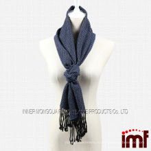 Классический клетчатый шарф, окрашенный в темно-синюю пряжу